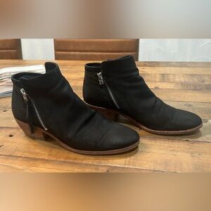 Sam Edelman booties black in color size 7 1/2